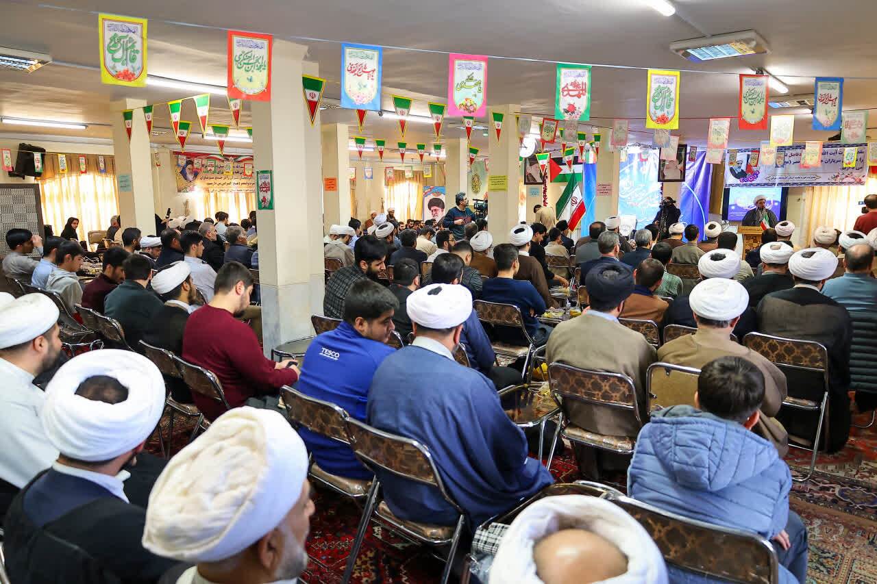 برگزاری مراسم تلبس طلاب حوزه‌های علمیه آذربایجان شرقی در تبریز+ تصاویر