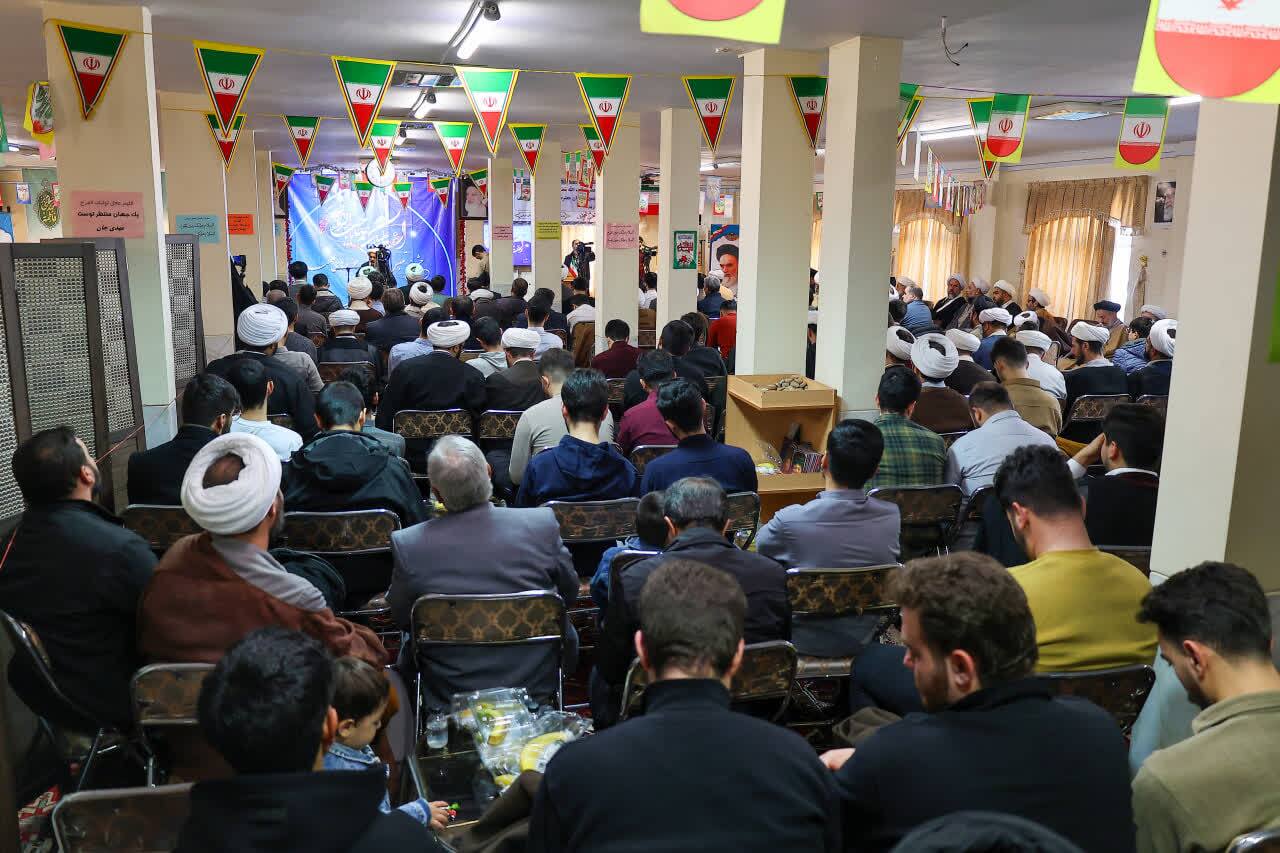 برگزاری مراسم تلبس طلاب حوزه‌های علمیه آذربایجان شرقی در تبریز+ تصاویر