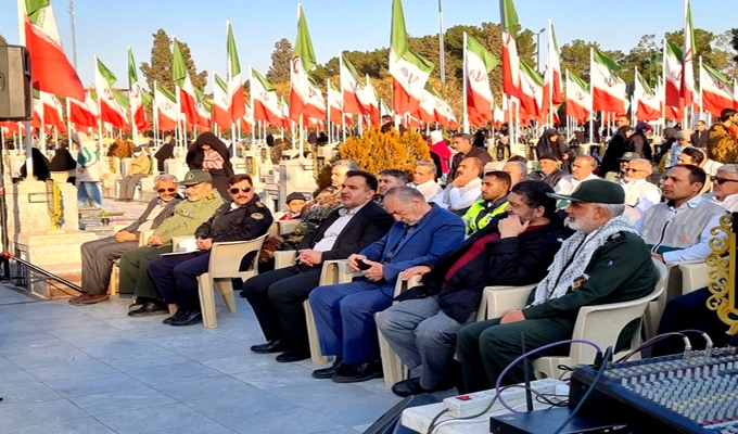 میهمانی لاله‌ها در گلزار شهدای دارالسلام کاشان برگزار شد + عکس