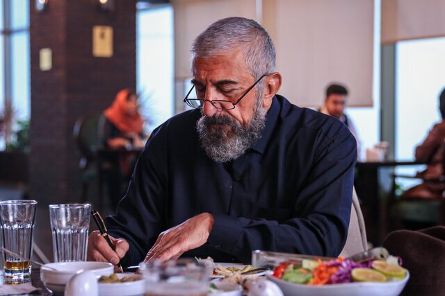 هاتف؛ تراژدی آرمان‌خواهی در سنگلاخ تجارت +تیزر