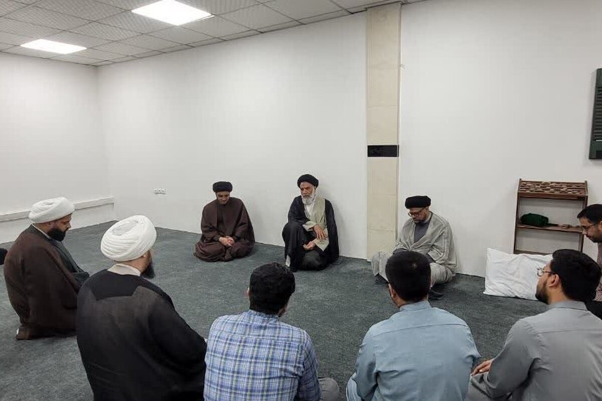 جمعی از طلاب بین‌المللی جامعه‌ المصطفی با نماینده ولی‌فقیه در خوزستان دیدار کردند