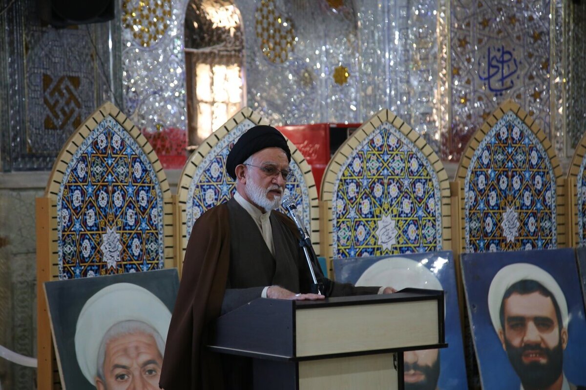 با وجود هجمه های دشمن، روحانیت همچنان پناهگاه مردم است