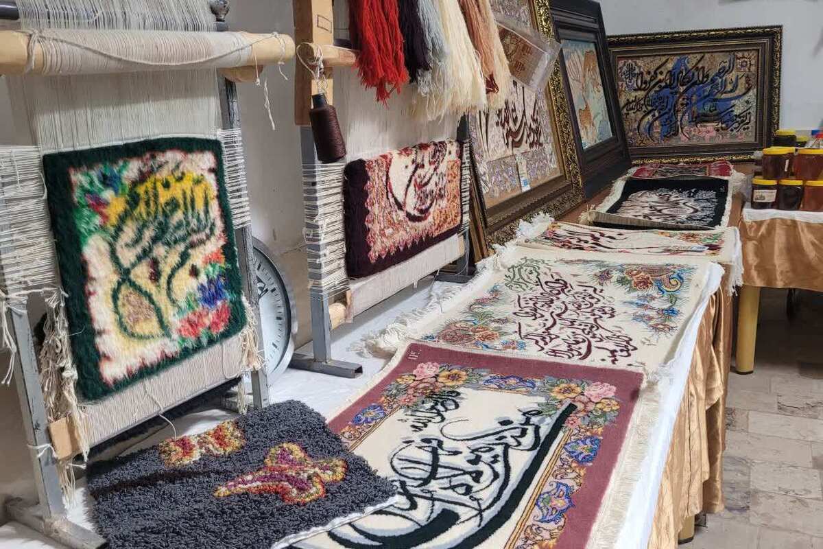 نخستین نمایشگاه دستاوردهای فرهنگی و هنری روستا و عشایر استان قم افتتاح شد