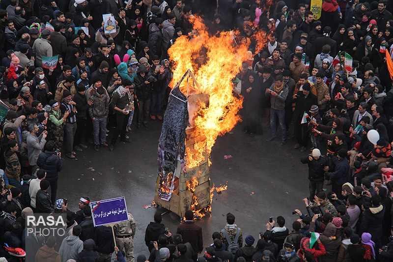 ملت ایران با لبیک به ندای رهبر انقلاب دشمنان انقلاب را مأیوس کردند