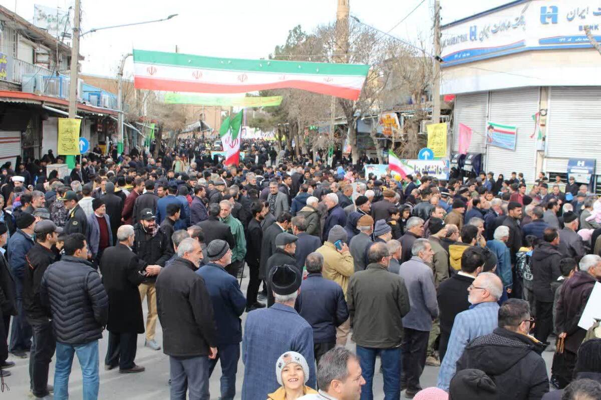 حضور پرشور و دشمن‌شکن مردم بناب در راهپیمایی یوم‌الله ۲۲ بهمن+ تصاویر