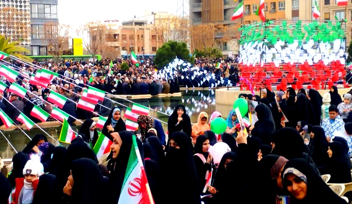 مردم کاشان در راهپیمایی ۲۲ بهمن حمایت خود را از نظام اسلامی اعلام کردند + عکس