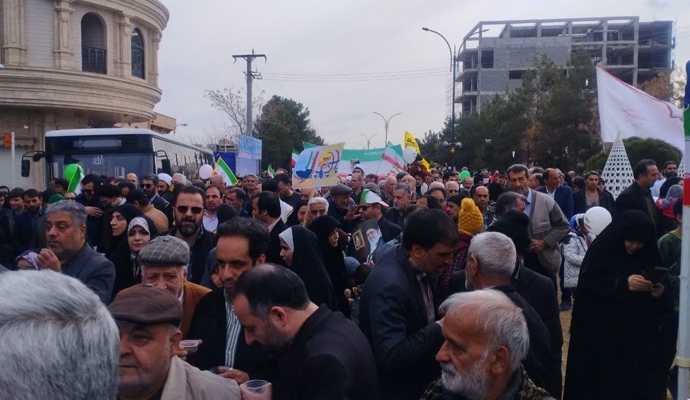 مردم کاشان در راهپیمایی ۲۲ بهمن حمایت خود را از نظام اسلامی اعلام کردند + عکس