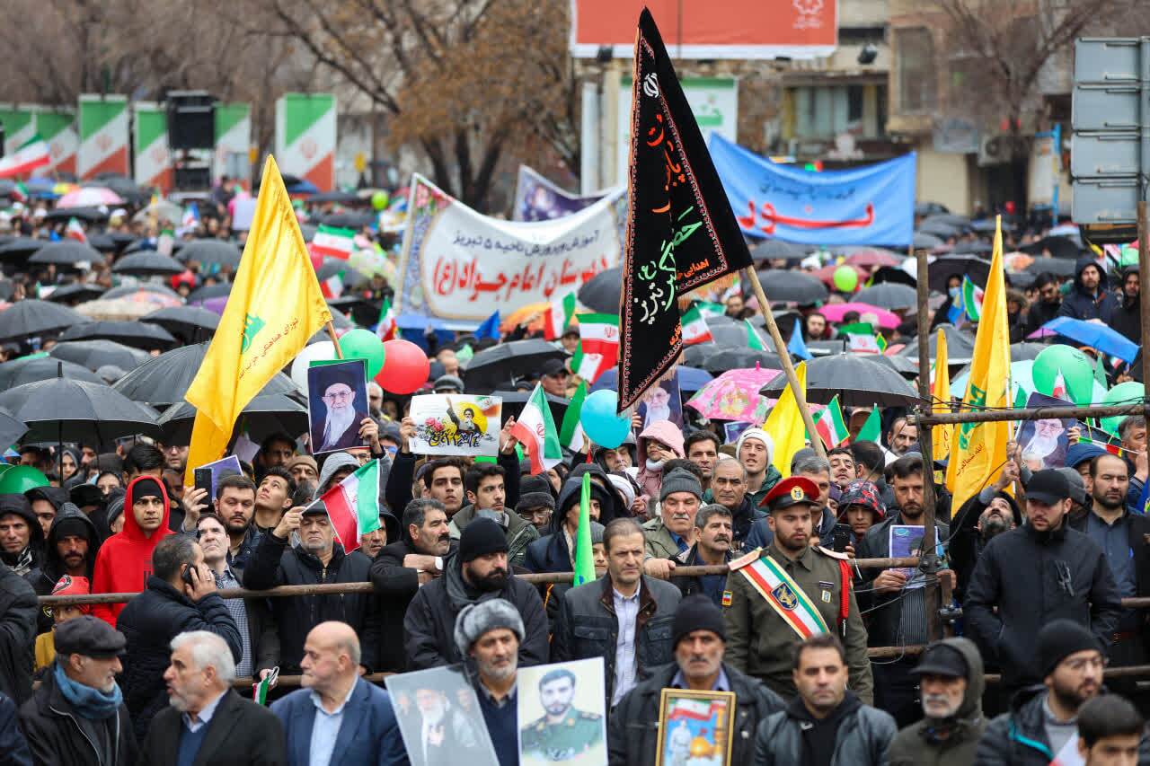 تبریز در ۲۲ بهمن فریاد عزت، ولایت و ایستادگی شد+ تصاویر