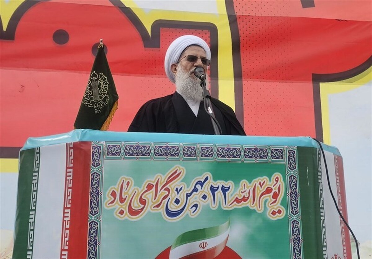 انقلاب اسلامی ایران بر پایه نفی سلطه بیگانگان شکل گرفت