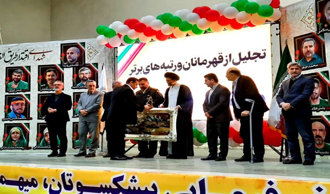 یادواره شهدا خدمت و اقتدار در کاشان برگزار شد + عکس یادواره شهدا خدمت و اقتدار در کاشان برگزار شد + عکس