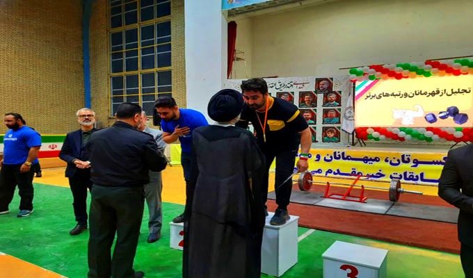 یادواره شهدا خدمت و اقتدار در کاشان برگزار شد + عکس یادواره شهدا خدمت و اقتدار در کاشان برگزار شد + عکس