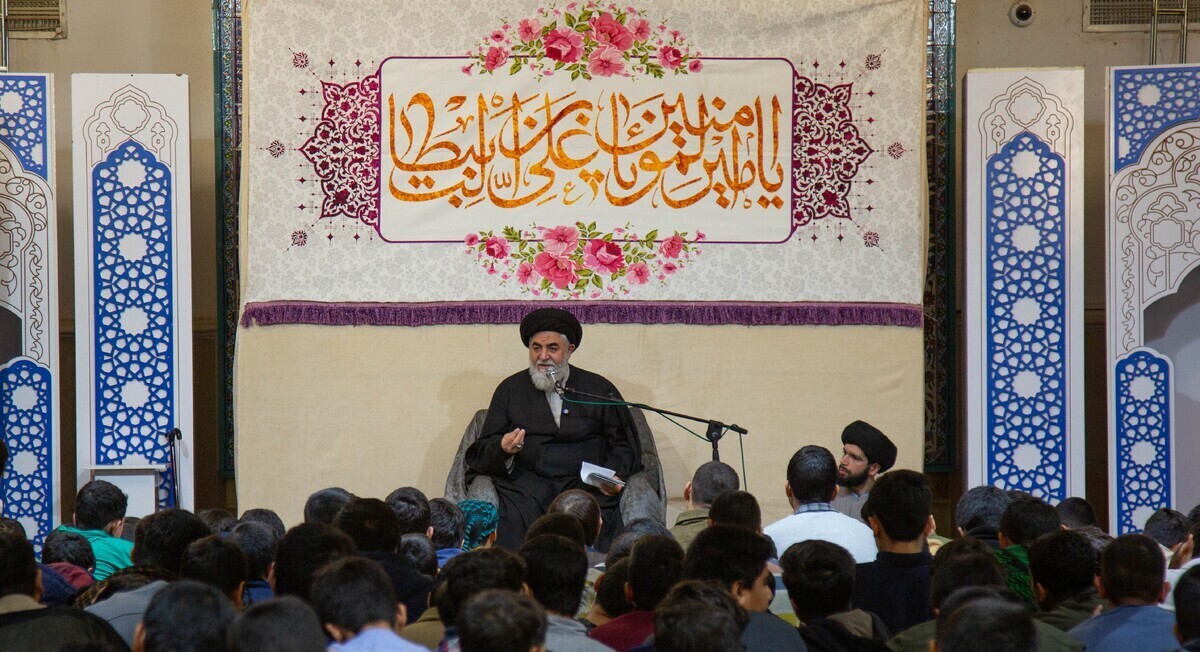 اهمیت جایگاه عالم دین در حفظ امنیت و صلح در امت اسلامی