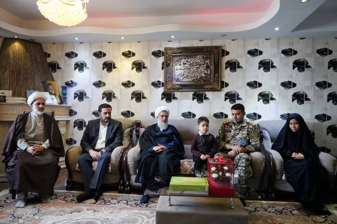حضور نمایندگان رهبر انقلاب در منازل تعدادی از جانبازان سرافراز