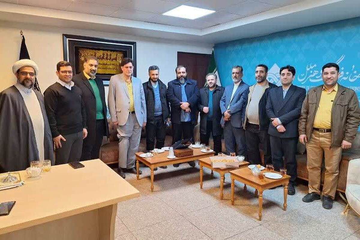دیدار اعضای هیئت مدیره خانه مطبوعات استان قم با مدیرکل ارشاد