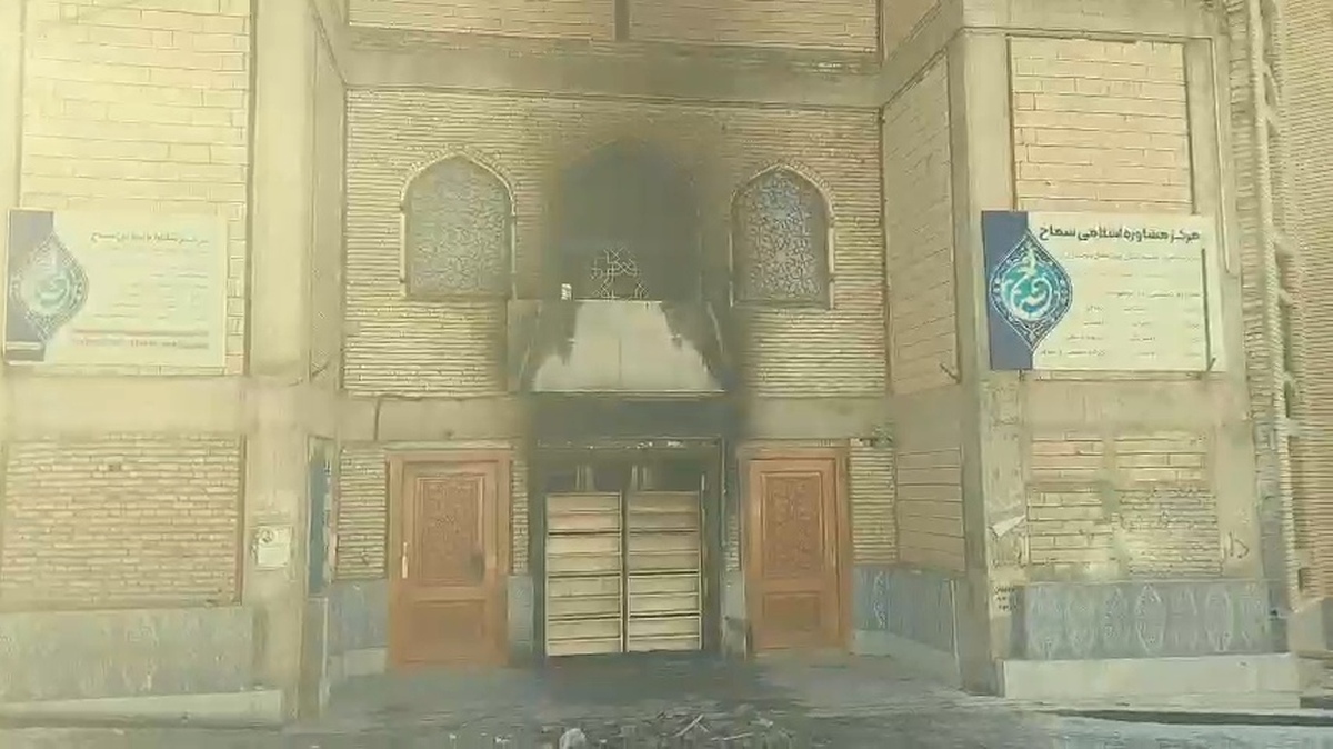 آنچه در شب اغتشاش بر مرکز حوزوی شیخ مفید شهرکرد گذشت+ فیلم