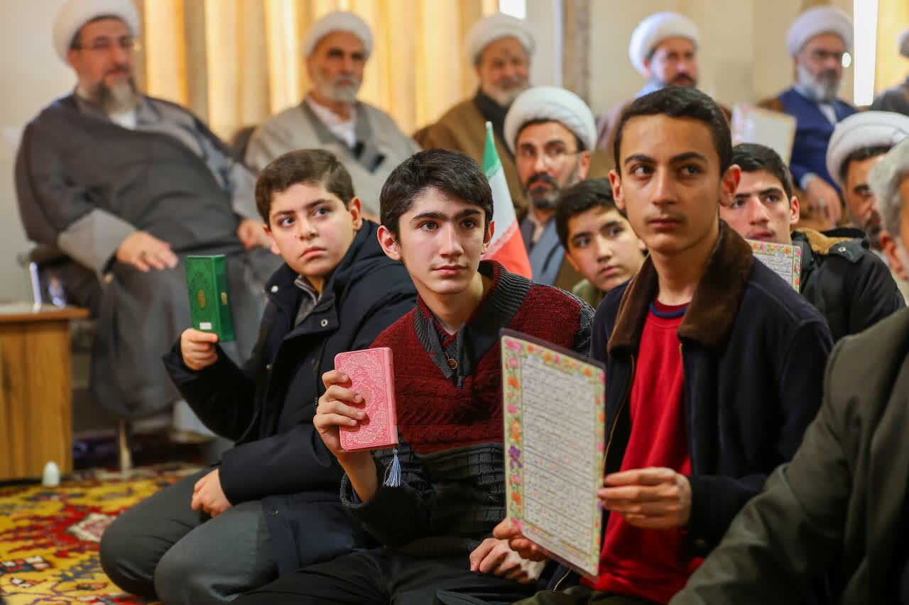 خروش یکپارچه حوزه و مسئولان آذربایجان شرقی در دفاع از قرآن کریم / تبریز یکصدا علیه هتاکی به مقدسات+ تصاویر