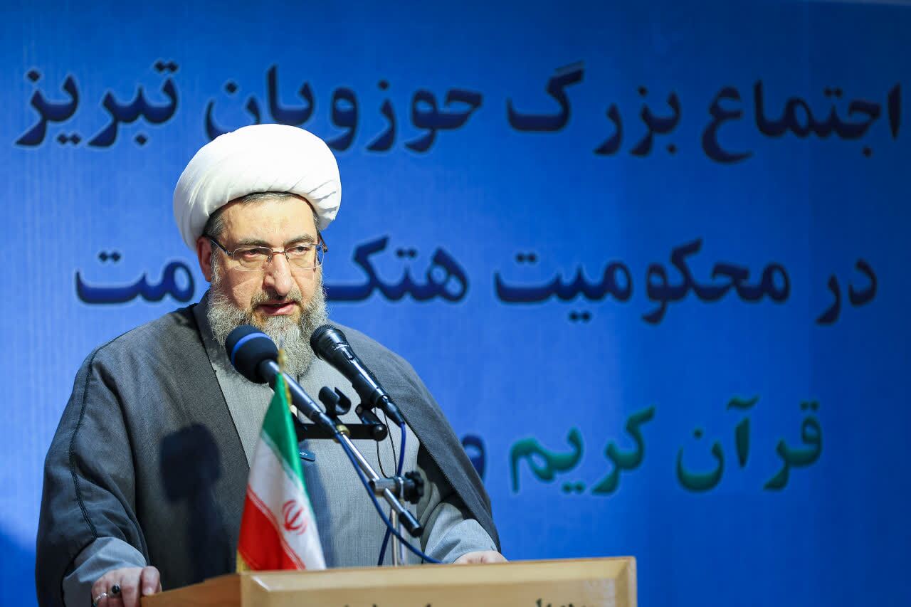 خروش یکپارچه حوزه و مسئولان آذربایجان شرقی در دفاع از قرآن کریم / تبریز یکصدا علیه هتاکی به مقدسات+ تصاویر