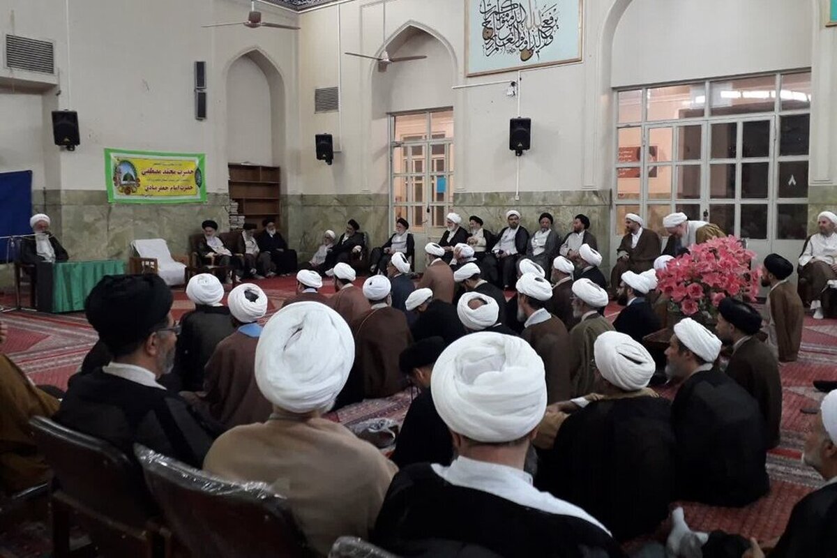 تجمع اساتید مدرسه آیت الله گلپایگانی در حمایت از رهبر انقلاب