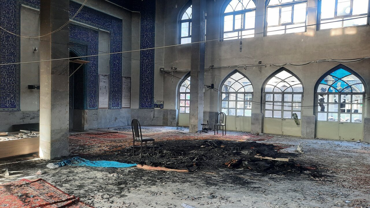 مردم اینجا را دوباره میسازند مردم اینجا را دوباره میسازند