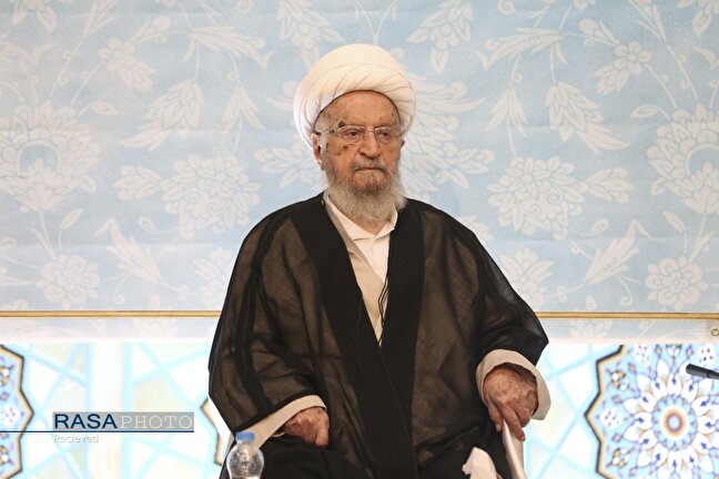 مجاهدت نیروی انتظامی شایسته تقدیر است/ در نماز برای نظام و رهبری دعا می‌کنم