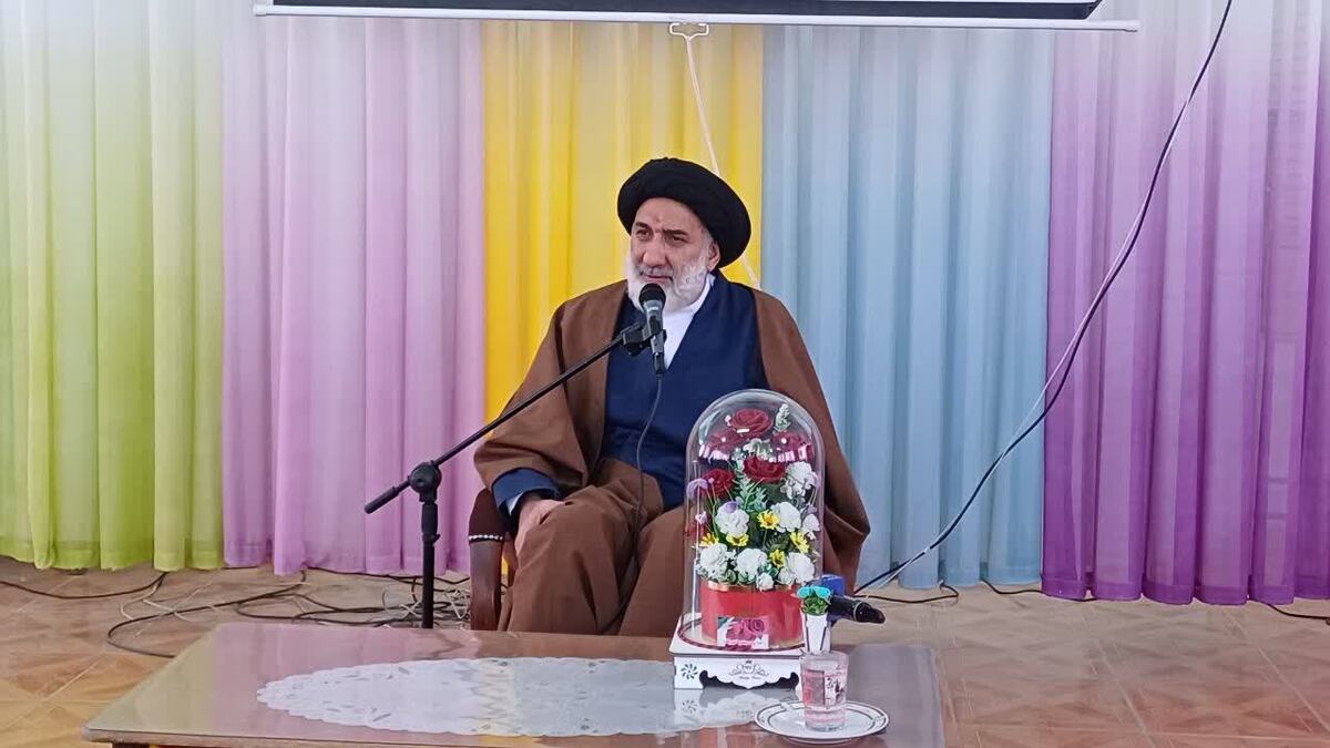 مسئولان و مدیران، خادمان جامعه هستند