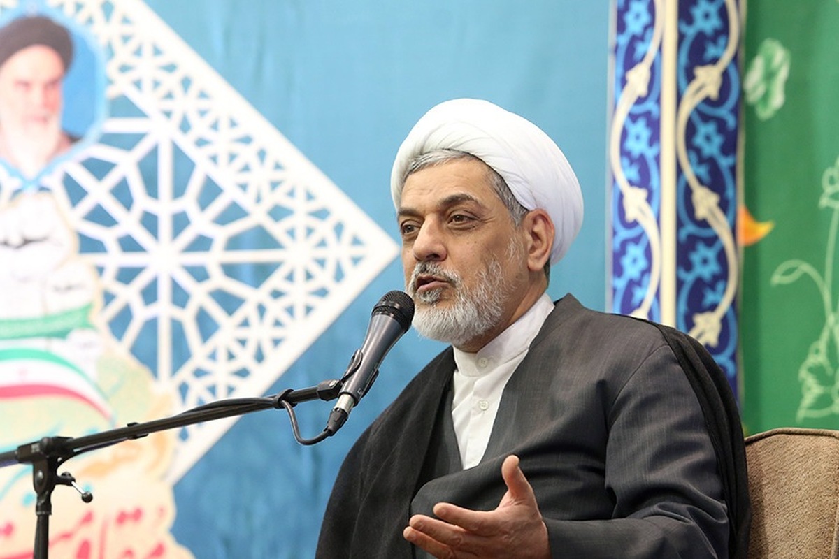 مؤمن از زیادی دشمن هراسی ندارد