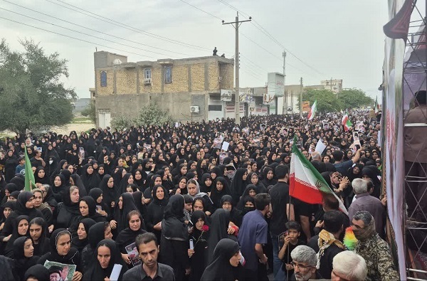 تشییع پیکر ۲۱ شهید حمله آمریکا و اسراییل در شهر لامرد فارس