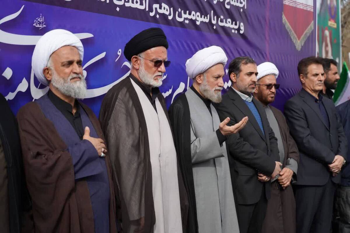 آیت الله سید مجتبی خامنه ای فقیهی آگاه، شجاع و با بصیرت است