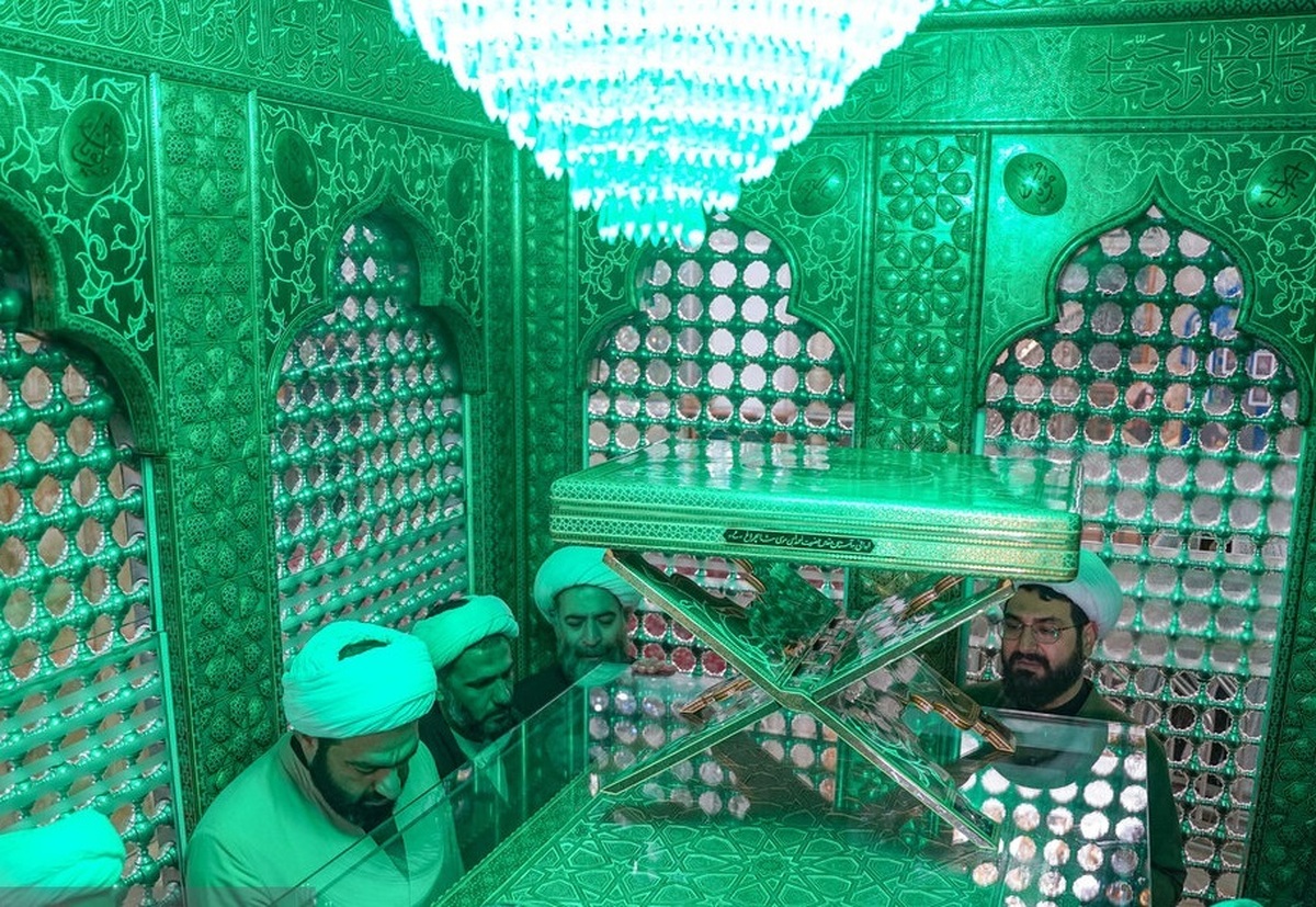 آیین غبارروبی حرم مطهر حضرت احمدبن موسی الکاظم شاهچراغ برگزار شد