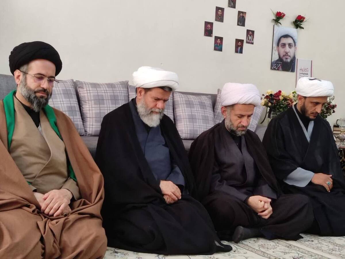 دیدار مدیران نهادهای حوزوی فارس با خانواده روحانی نخبه شهید رمضان