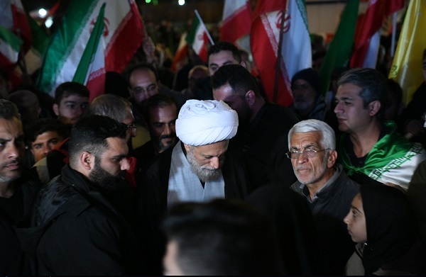 حضور مستمر امام جمعه شیراز در تجمعات شبانه مردمی
