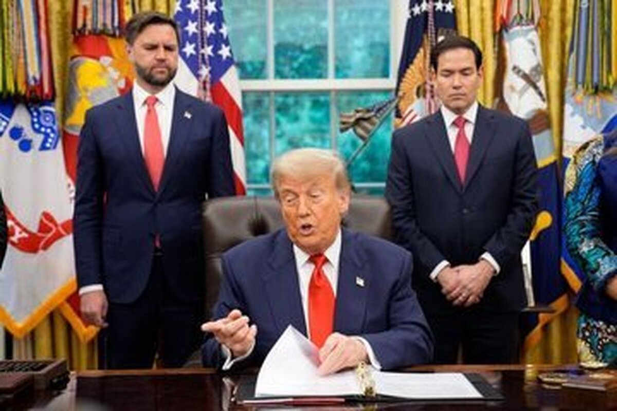 ترامپ فردی خودخواه و نادان است