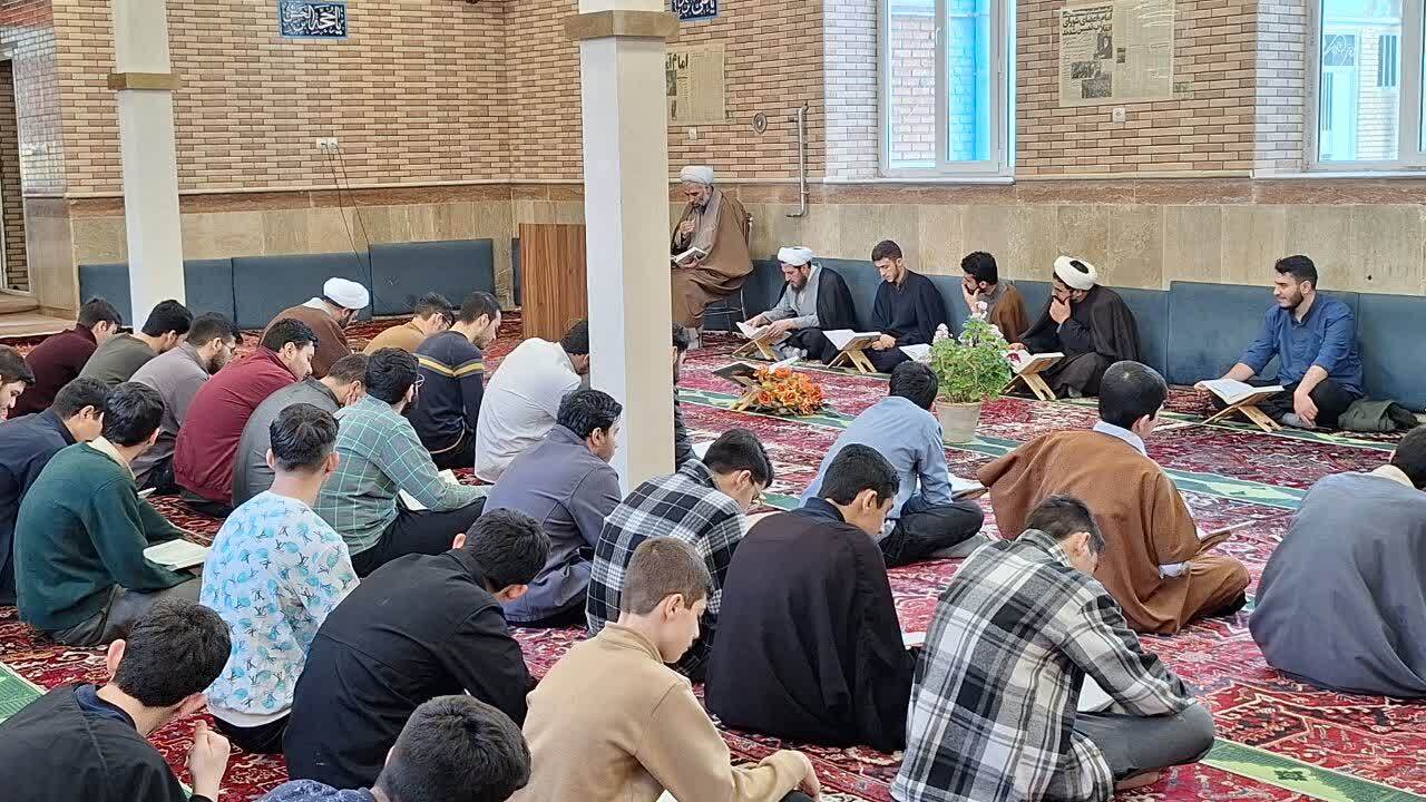 در حسینیه حوزه علمیه امیرالمومنین تبریز