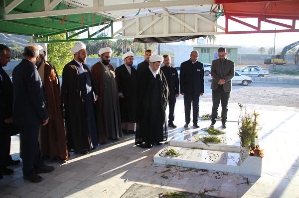 دیدار مدیر حوزه علمیه فارس با خانواده شهید روحانی اغتشاشات اخیر+تصاویر دیدار مدیر حوزه علمیه فارس با خانواده شهید روحانی اغتشاشات اخیر+تصاویر