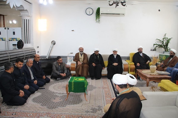 دیدار مدیر حوزه علمیه فارس با خانواده شهید روحانی اغتشاشات اخیر+تصاویر دیدار مدیر حوزه علمیه فارس با خانواده شهید روحانی اغتشاشات اخیر+تصاویر