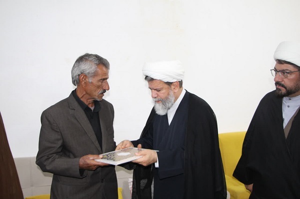 دیدار مدیر حوزه علمیه فارس با خانواده شهید روحانی اغتشاشات اخیر+تصاویر دیدار مدیر حوزه علمیه فارس با خانواده شهید روحانی اغتشاشات اخیر+تصاویر