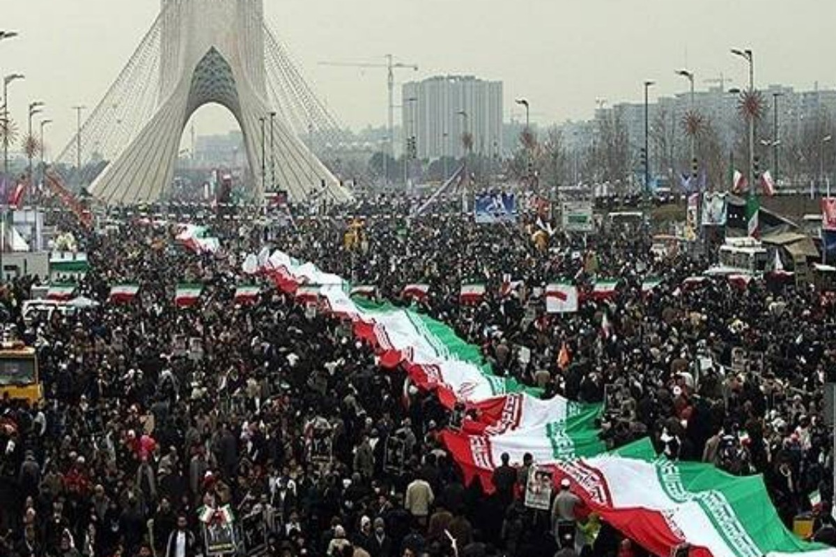 تجلی نصرت الهی در حضور مردمی