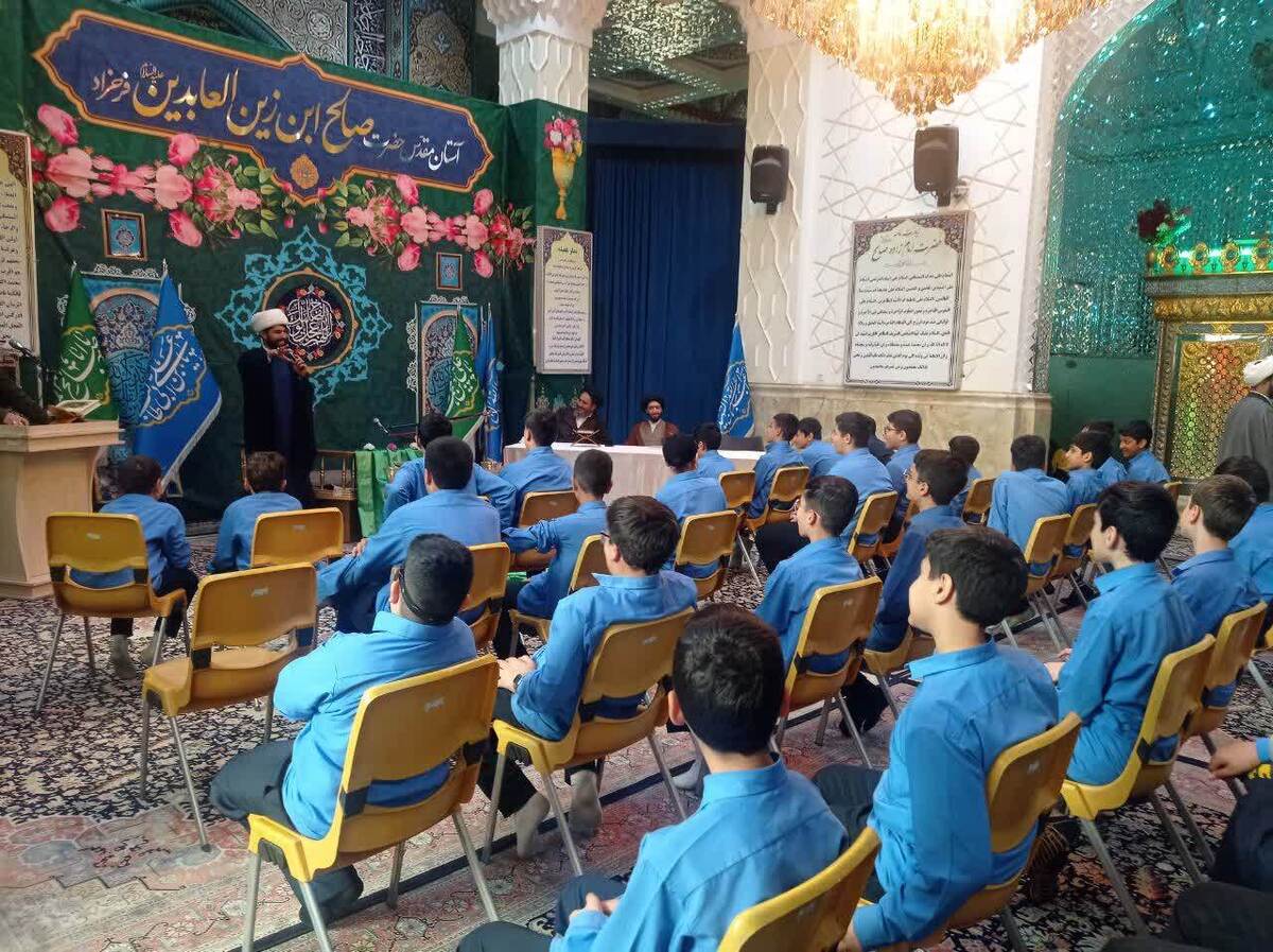 اولین محفل قرآنی رمضانی پسران در امامزاده صالح فرحزاد برگزار شد