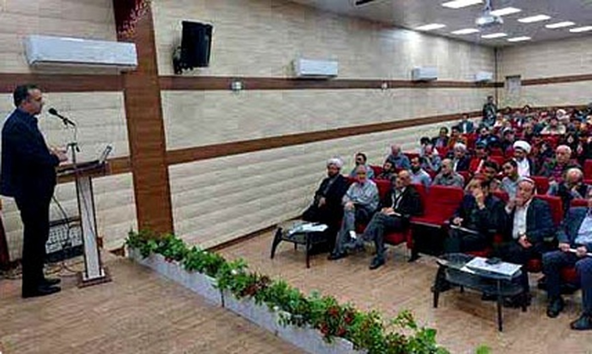 نشست هم‌اندیشی مدیران کانون‌های مساجد و مربیان قرآن کاشان برگزار شد