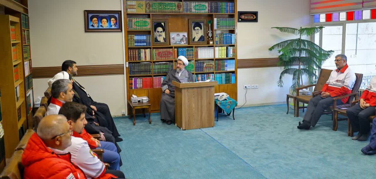رئیس جمعیت هلال احمر کشور با امام جمعه تبریز دیدار کرد