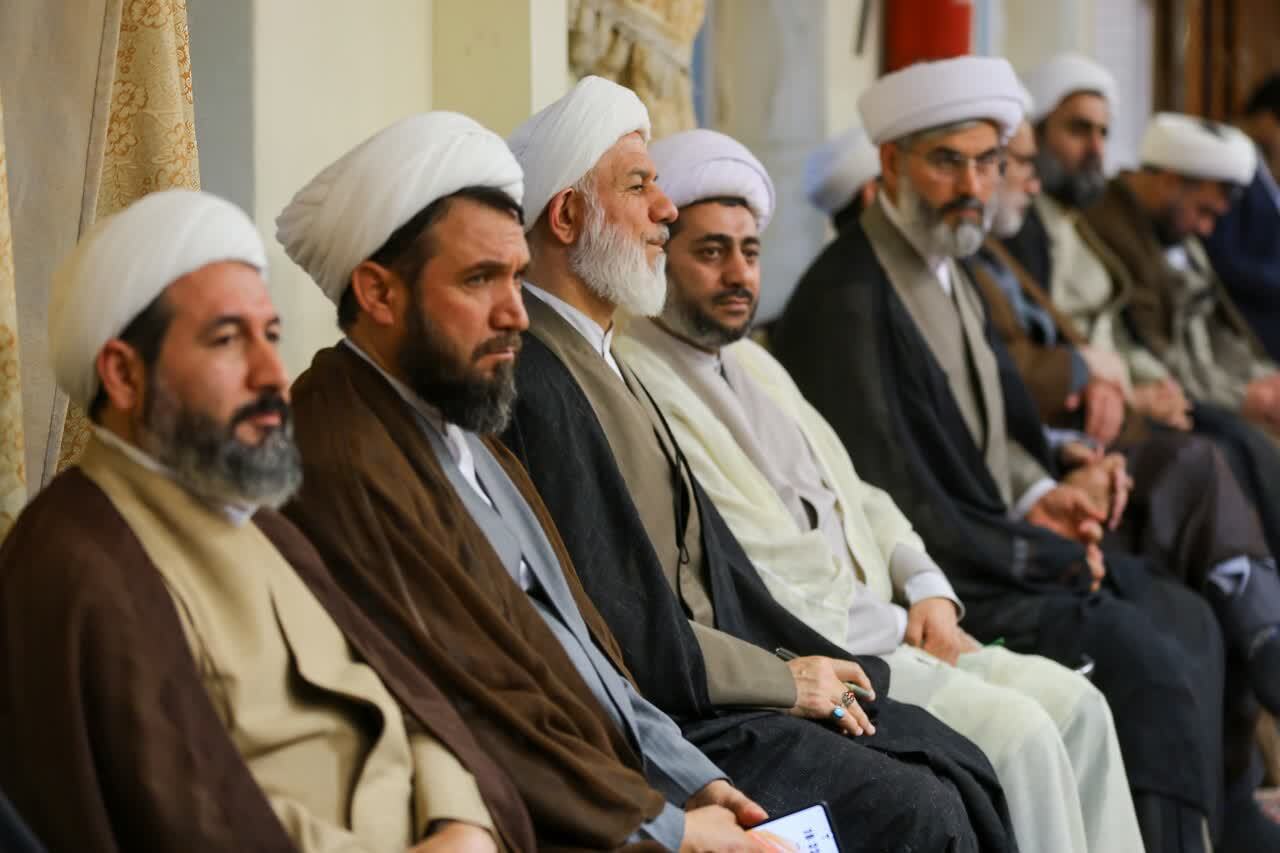 تجلیل از مقام معلم با تأکید بر جایگاه والای استادان حوزه و ضرورت توجه به معیشت طلاب