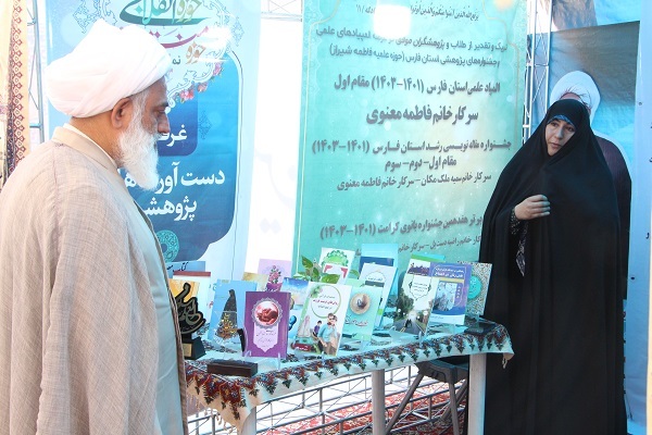 خبر عکس نداره////افتتاح چهارمین نمایشگاه دستاورد های حوزه علمیه فارس در حرم مطهر شاهچراغ