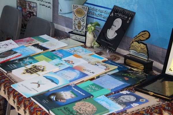 خبر عکس نداره////افتتاح چهارمین نمایشگاه دستاورد های حوزه علمیه فارس در حرم مطهر شاهچراغ
