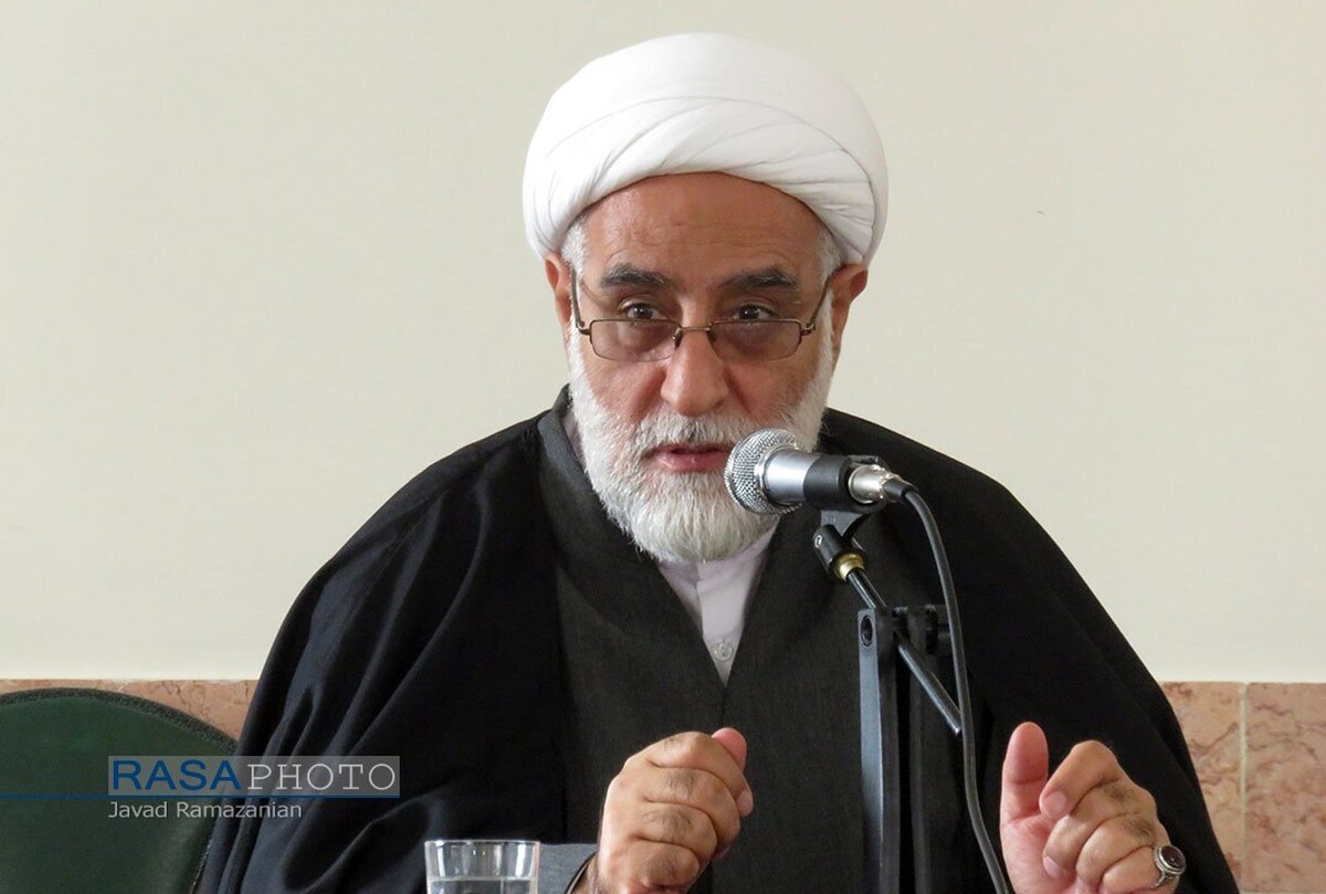 روحانیت باید مکتب امام خمینی را در جامعه رواج دهد/لزوم توجه به ادبیات و مکتب امام در تربیت نسل ها
