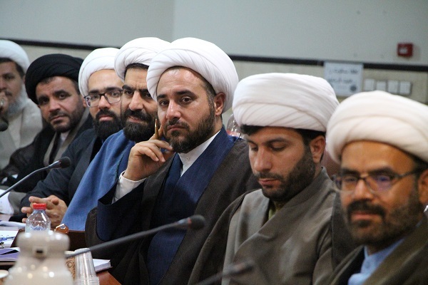 نهادهای حوزوی فارس برای اجرا شدن منشور رهبر انقلاب به میدان آمدند
