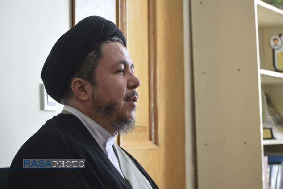 دشمن با جنگ رسانه ای به دنبال تخریب چهره روحانیت است