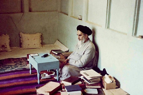 بارخوانی سیره علمی و عرفانی امام راحل؛ از نظریه ولایت فقیه تا الگوی عملی طلاب