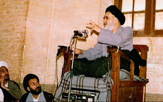 مروری بر جایگاه روحانیت در نگاه امام خمینی مروری بر جایگاه روحانیت در نگاه امام خمینی