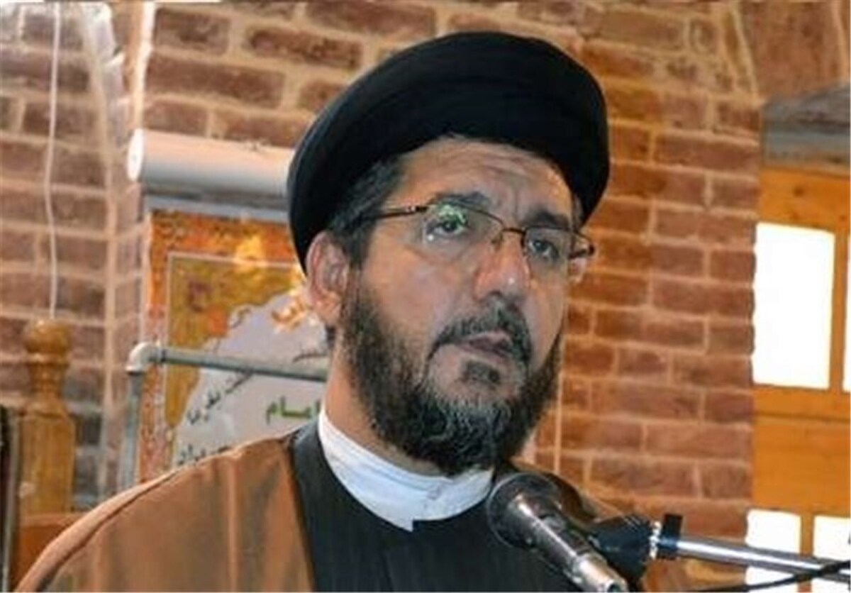 روحانیون تمام توان خود را معطوف به تبلیغ دین کنند