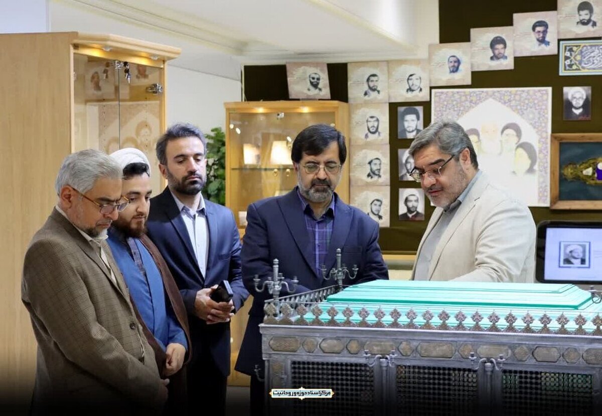 بازدید استاندار قم از مرکز اسناد حوزه و روحانیت